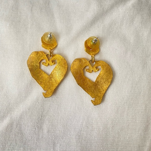 Super cute vintage heart drop earrings! Great for Valentine’s Day! - Picture 2 of 3